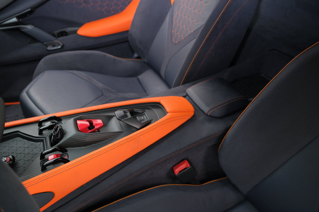 Used 2024 Lamborghini Revuelto AWD/4WD image 11