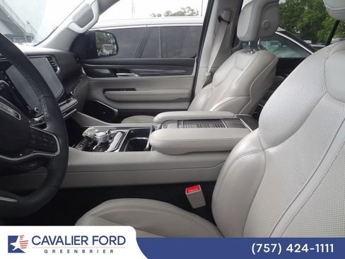 Used 2022 Jeep Wagoneer Series II w/ Convenience Group I AWD/4WD image 7