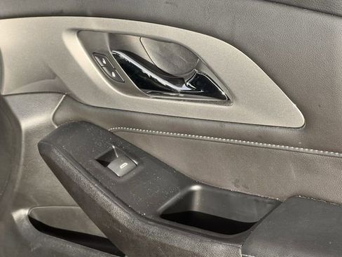 Used 2023 Chevrolet Traverse LT image 26