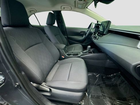 Used 2025 Toyota Corolla LE FWD image 18