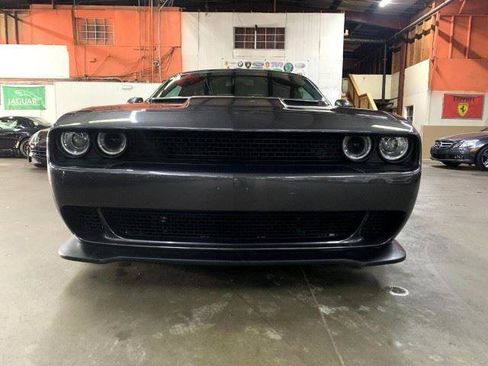 Used 2018 Dodge Challenger R/T Scat Pack w/ Leather Interior Group RWD image 9