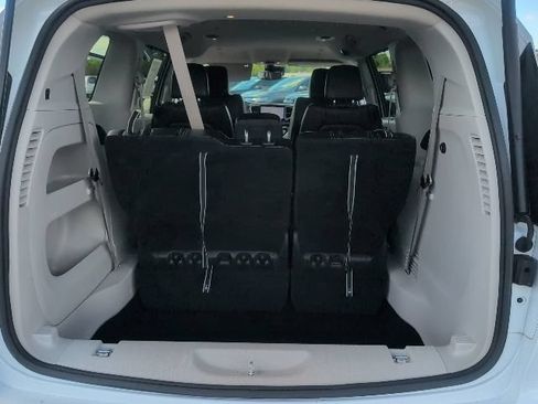 Used 2023 Chrysler Pacifica Touring-L FWD image 39