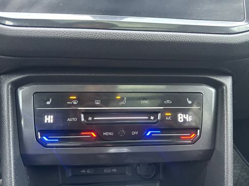 Used 2022 Volkswagen Tiguan SE image 11