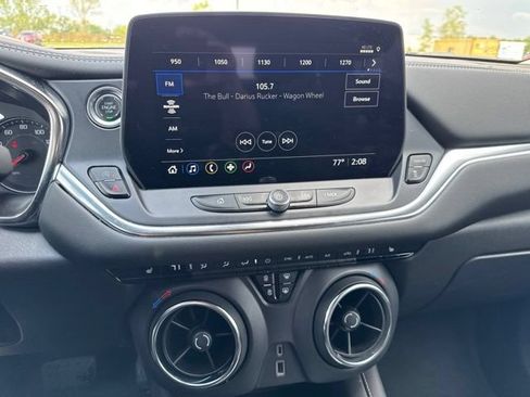 Used 2025 Chevrolet Blazer LT FWD image 11
