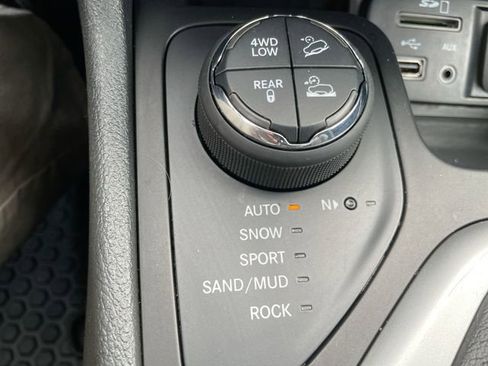 Used 2016 Jeep Cherokee Trailhawk w/ Comfort/Convenience Group image 26