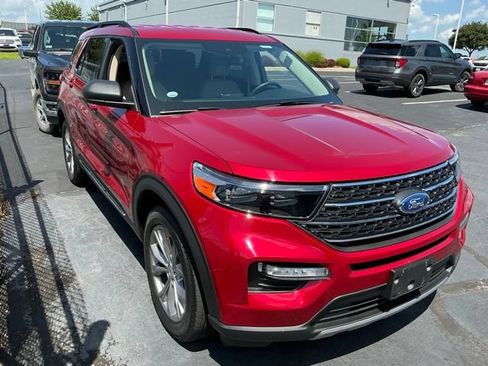 Used 2023 Ford Explorer XLT w/ Equipment Group 202A AWD/4WD image 5
