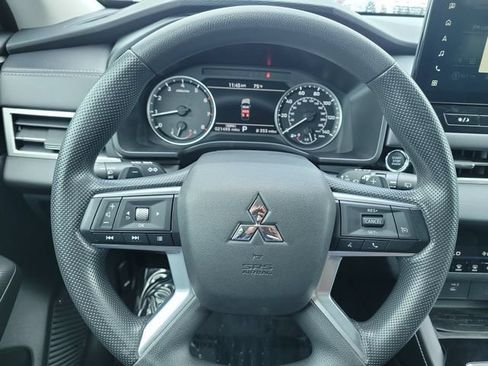 Used 2025 Mitsubishi Outlander ES FWD image 22