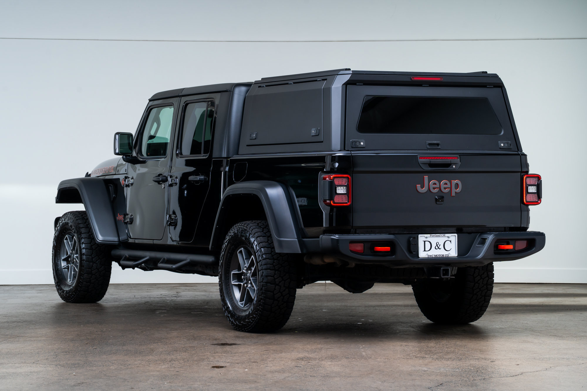 Used 2024 Jeep Gladiator Mojave w/ Convenience Group AWD/4WD image 6