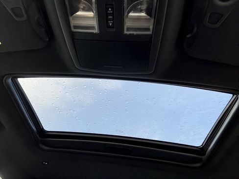 Used 2018 Dodge Challenger R/T w/ Driver Convenience Group image 11