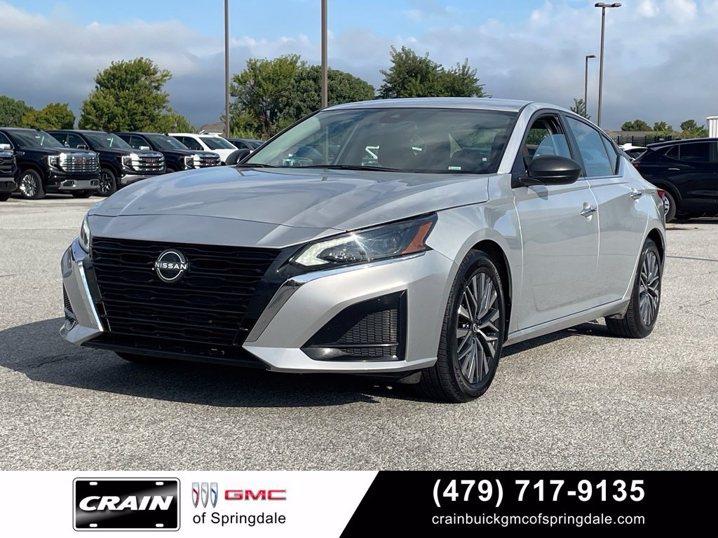 Used 2025 Nissan Altima 2.5 SV FWD image 3