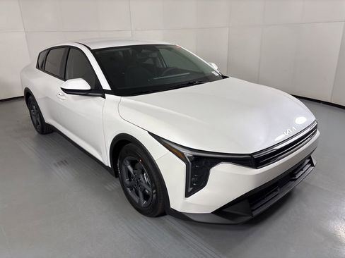 New 2026 Kia K4 FWD image 2