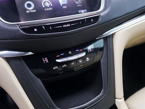 Used 2017 Cadillac XT5 FWD image 19