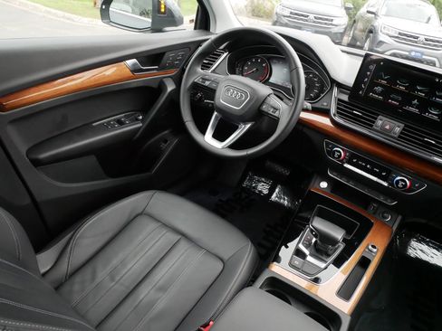 Used 2023 Audi Q5 2.0T Premium w/ Convenience Package AWD/4WD image 9