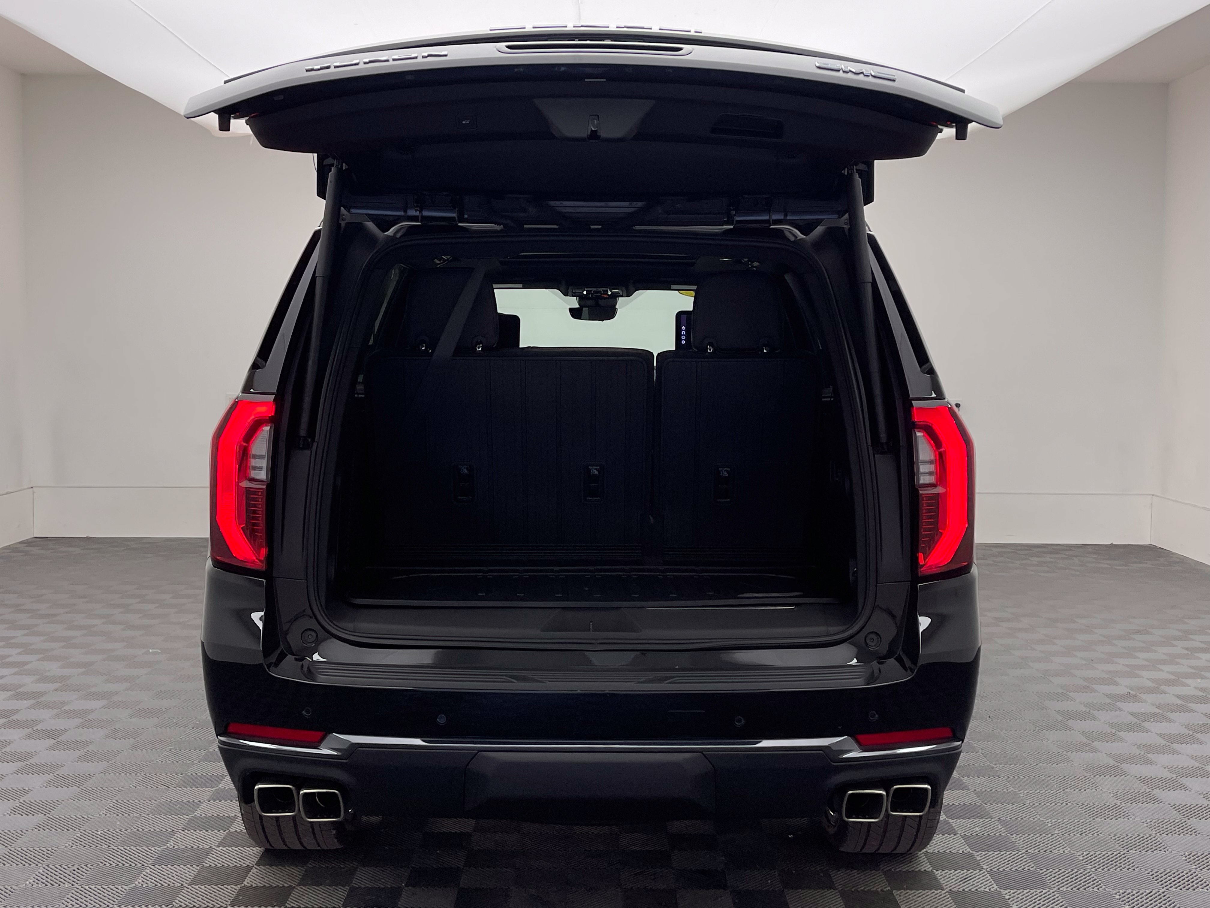 Used 2026 GMC Yukon Denali Ultimate w/ LPO, Floor Liner Package AWD/4WD image 11