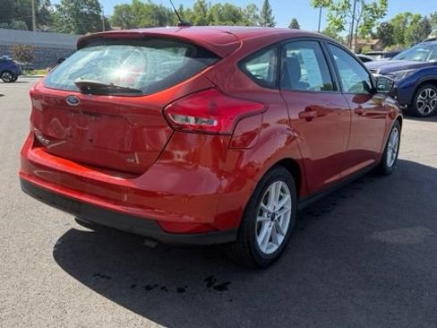 Used 2018 Ford Focus SE w/ Cold Weather Package FWD image 3