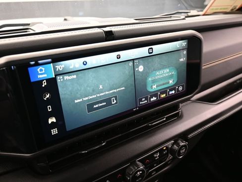 Used 2024 Jeep Gladiator Sport w/ Premium Package image 20