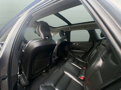 Used 2019 Volvo XC60 T5 Momentum w/ Premium Package image 21