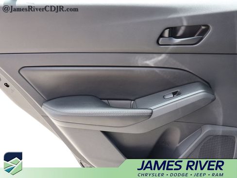 Used 2025 Nissan Altima 2.5 SV FWD image 16