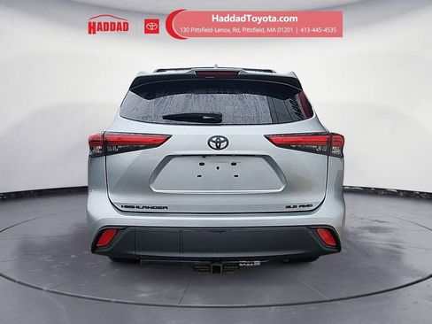 Used 2021 Toyota Highlander XLE AWD/4WD image 4