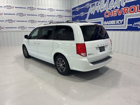 Used 2017 Dodge Grand Caravan SXT image 4