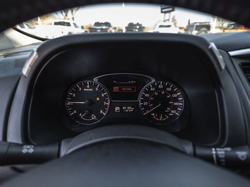 Used 2015 Nissan Pathfinder SL w/ SL Premium Package FWD image 6