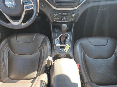 Used 2017 Jeep Cherokee Trailhawk image 22