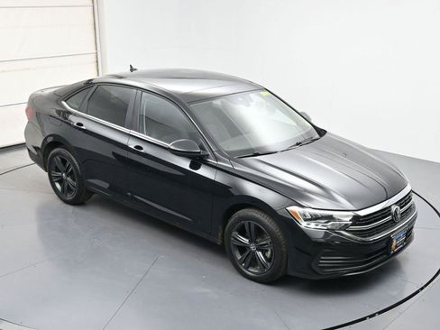 Certified 2024 Volkswagen Jetta SE w/ Panoramic Sunroof Package FWD image 31