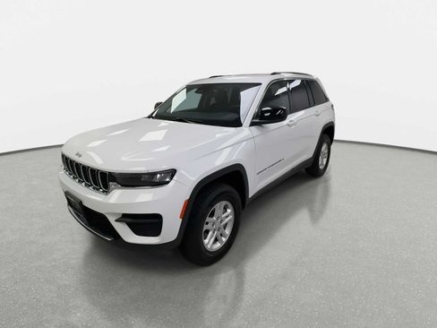 Used 2024 Jeep Grand Cherokee Laredo AWD/4WD image 4