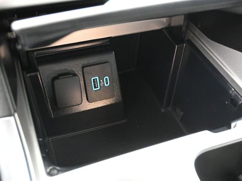 Used 2020 Ford Explorer XLT w/ Equipment Group 202A image 18