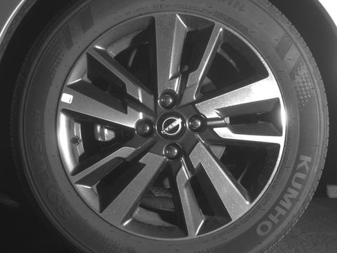 Used 2025 Nissan Versa SV image 12