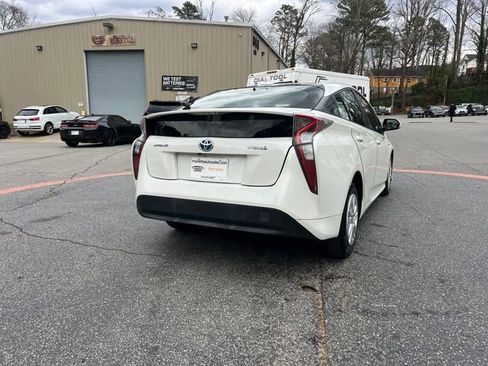 Used 2016 Toyota Prius Two image 5