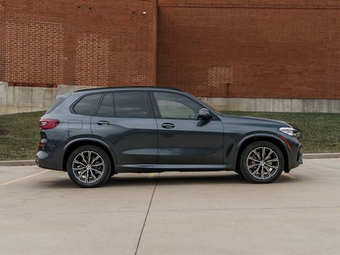 Used 2021 BMW X5 xDrive45e w/ M Sport Package image 3
