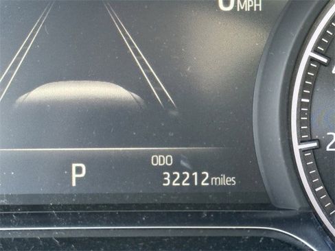 Used 2024 Toyota Venza LE image 15