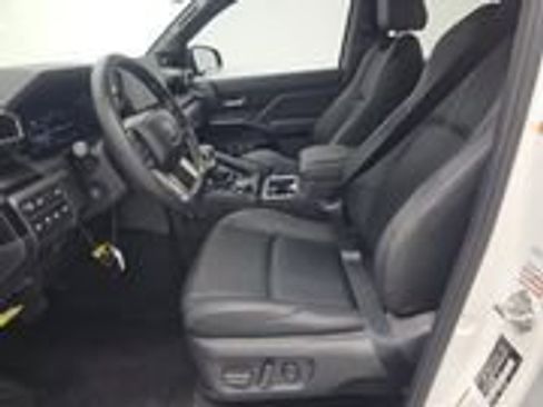 Used 2025 Toyota 4Runner Limited AWD/4WD image 7