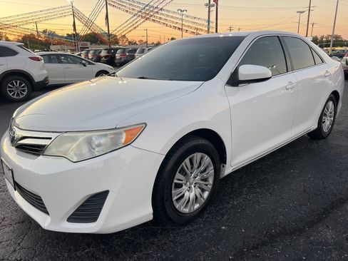 Used 2014 Toyota Camry LE image 3