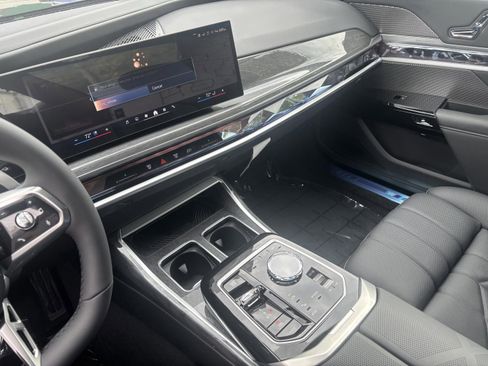 Used 2026 BMW 750e xDrive AWD/4WD image 25
