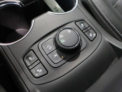 Used 2024 GMC Terrain SLT AWD/4WD image 28