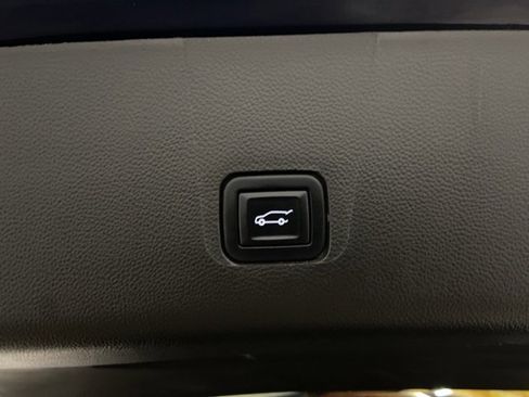 Used 2023 Chevrolet Traverse LT w/ LPO, Floor Liner Package image 11