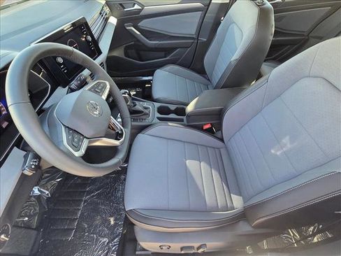 New 2026 Volkswagen Jetta SE FWD image 4