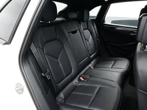 Certified 2025 Porsche Macan AWD/4WD image 17