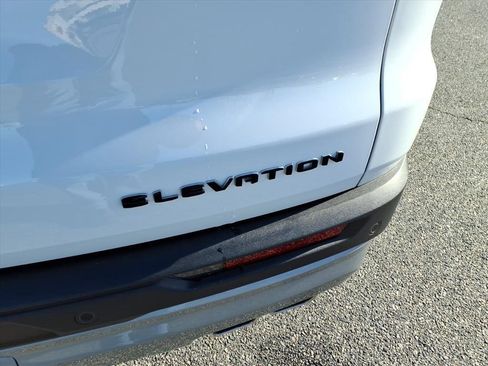 Used 2025 GMC Acadia Elevation image 28