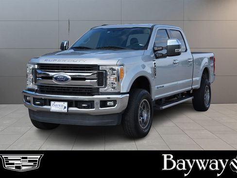 Used 2017 Ford F250 XLT w/ XLT Premium Package image 1