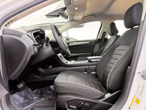 Used 2020 Ford Fusion SE FWD image 12