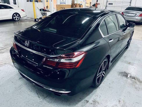 Used 2017 Honda Accord Sport image 9