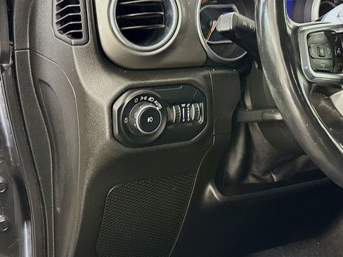 Used 2018 Jeep Wrangler Unlimited Sahara image 17