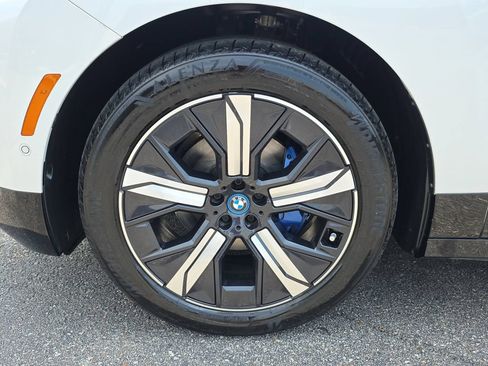 Used 2024 BMW iX xDrive50 w/ Sport Package AWD/4WD image 9