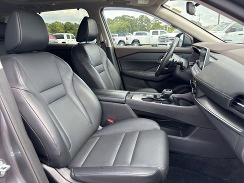 Used 2023 Nissan Rogue SV w/ SV Premium B Package FWD image 23