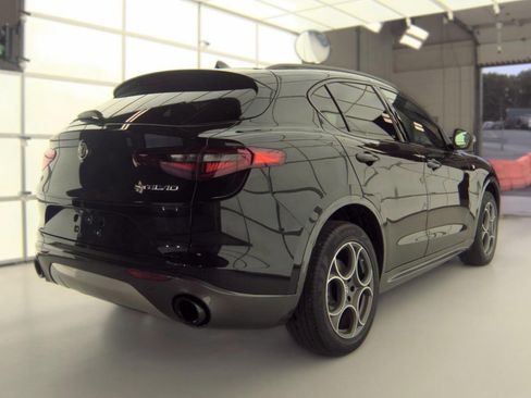 Used 2023 Alfa Romeo Stelvio Ti AWD/4WD image 4