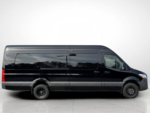 Used 2024 Mercedes-Benz Sprinter 3500 image 21