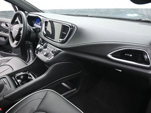 Used 2026 Chrysler Pacifica Limited w/ S Appearance Package FWD image 26